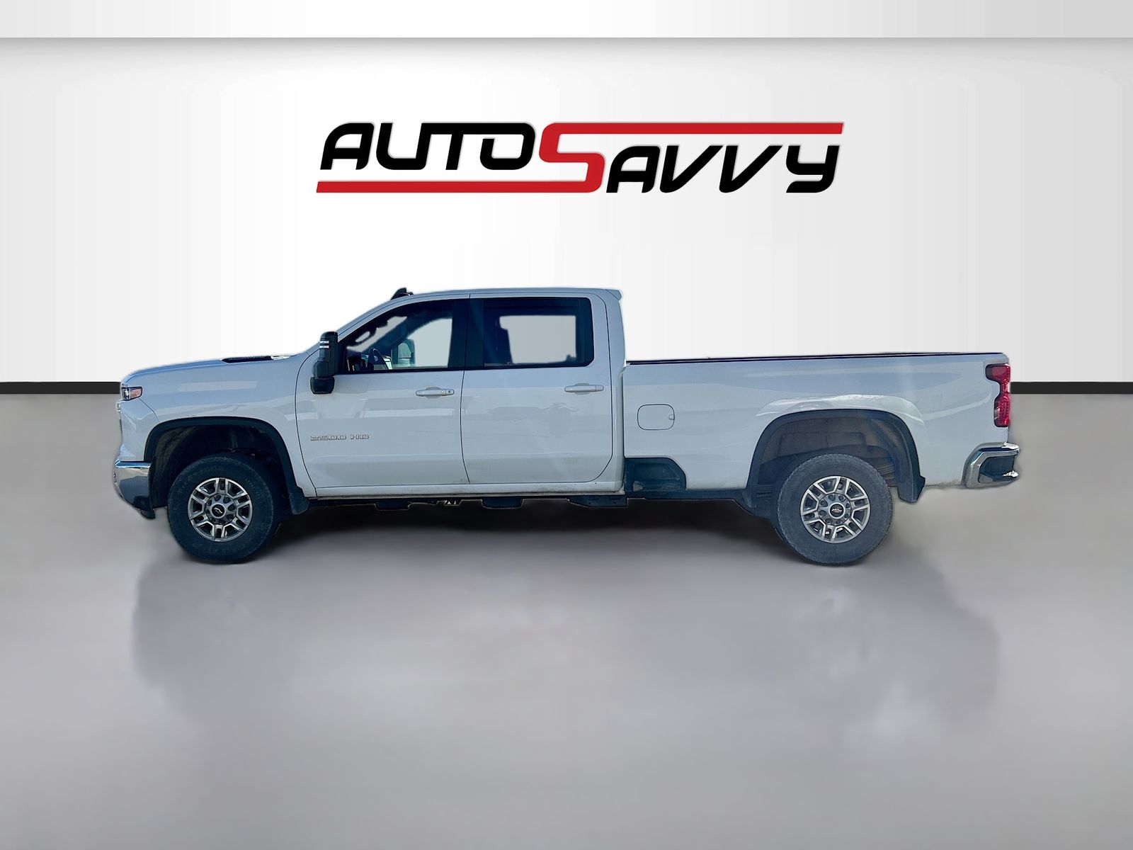 Used 2024 White Chevrolet LT image 4
