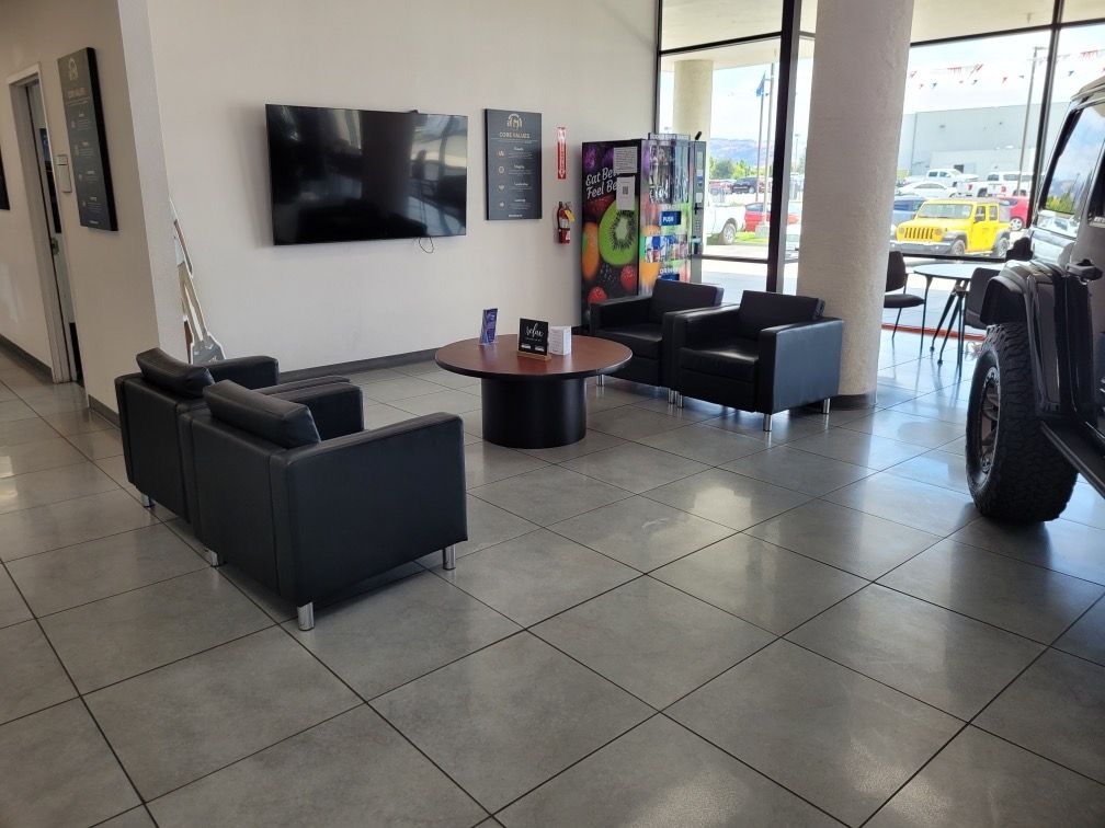 Used 2018  Toyota SE image 9