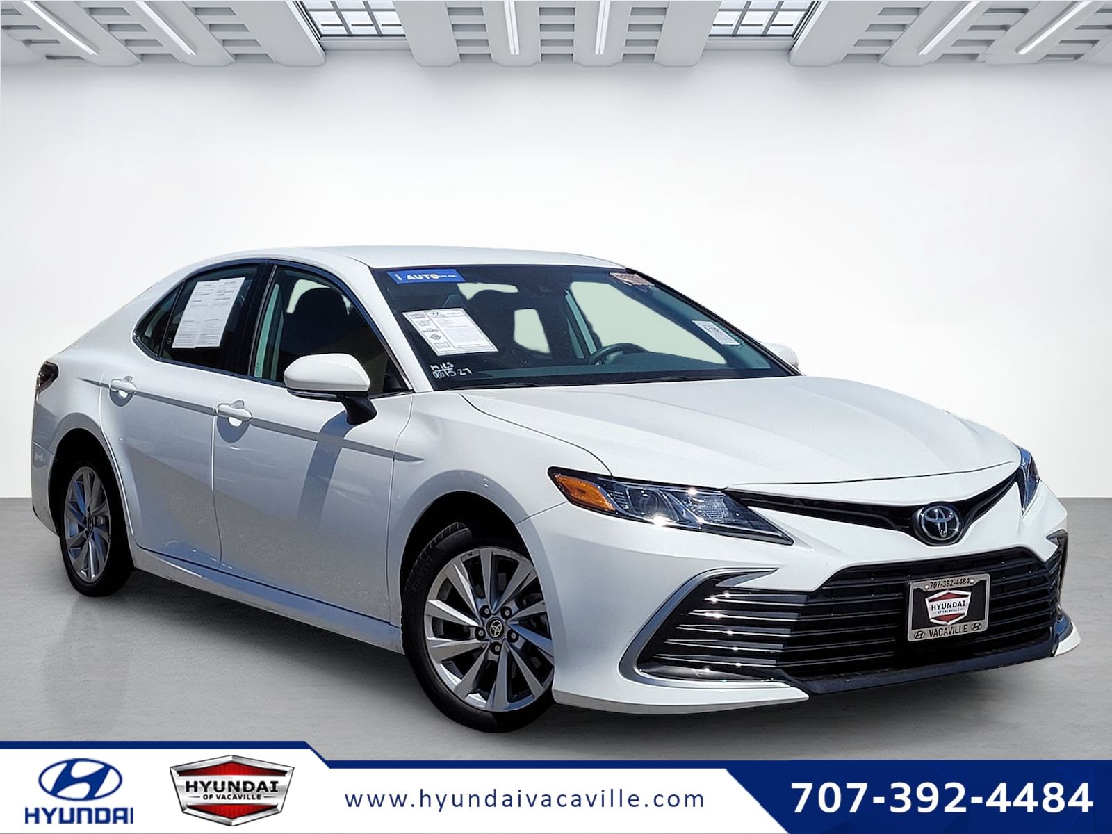 2023 Toyota Camry LE - Photo 1