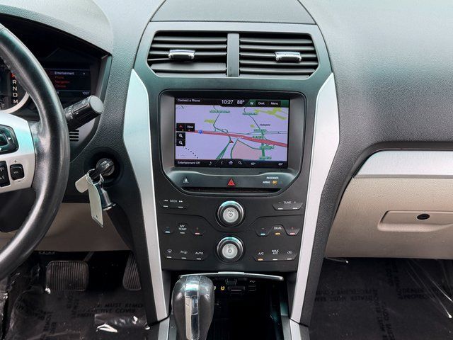 Used 2013 White Platinum Clearcoat Metallic Ford XLT image 11