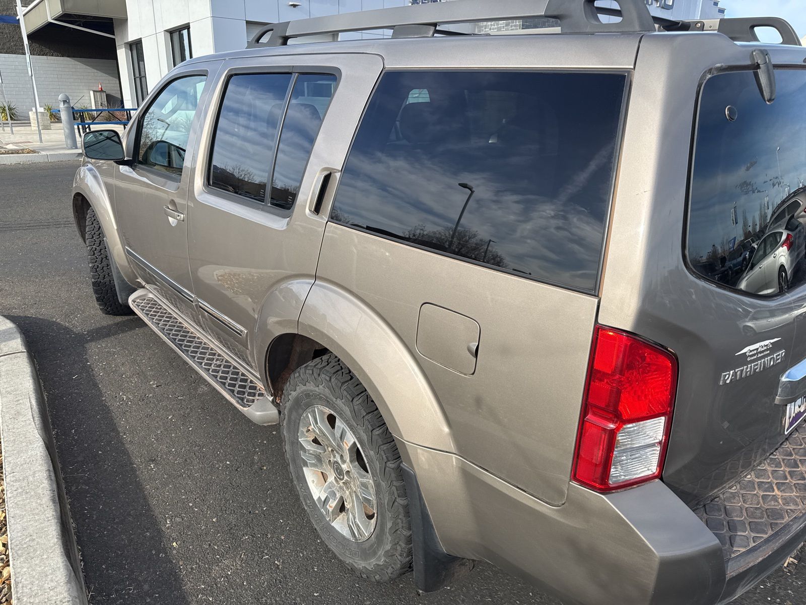 2008 Nissan Pathfinder LE 2