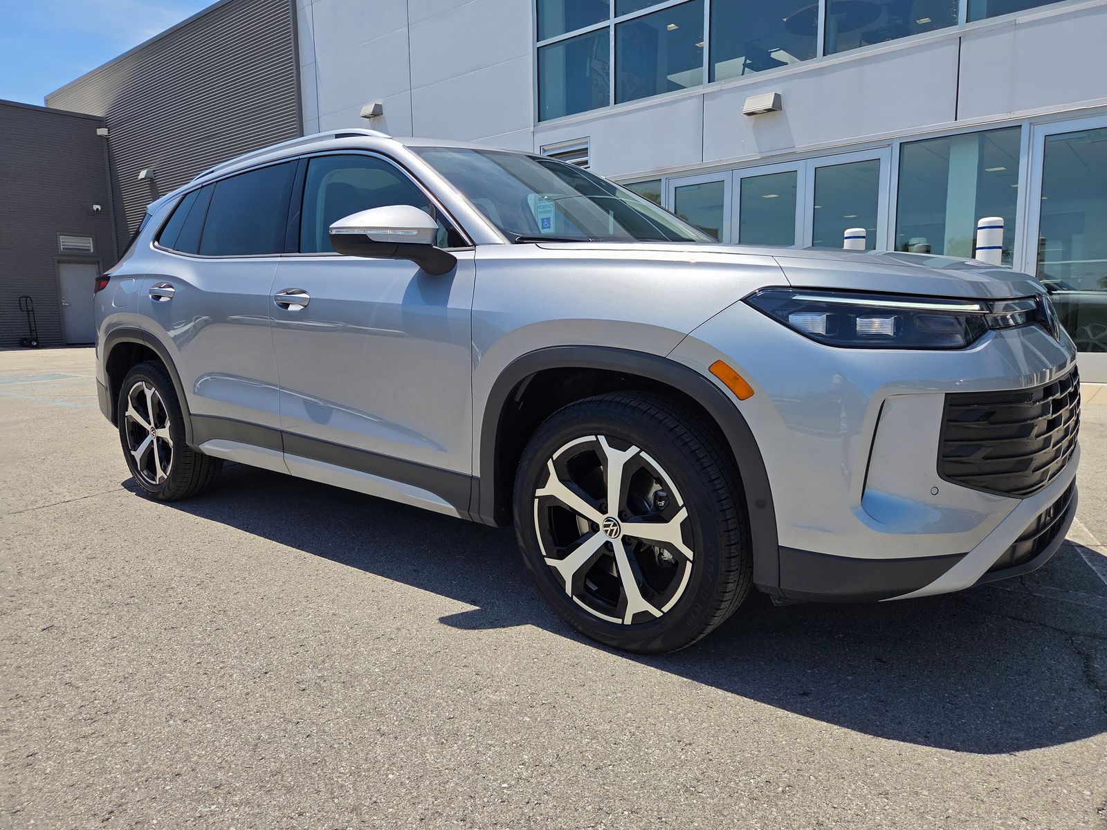 used 2025 Volkswagen Tiguan car, priced at $32,450