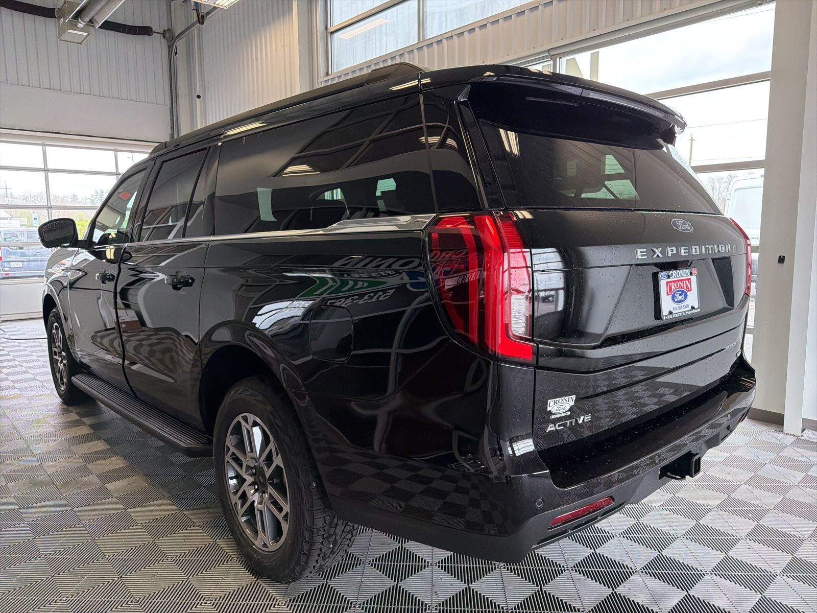 View vehicle photo 4