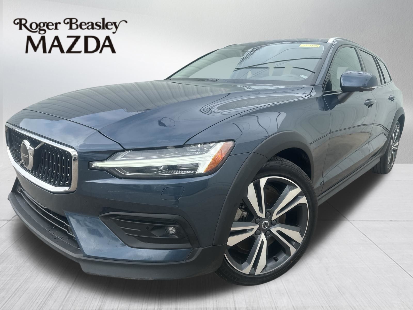 Used Car 2025 Volvo V60 Cross Country  B5 Plus For Sale Under $40,000 In Austin, Texas