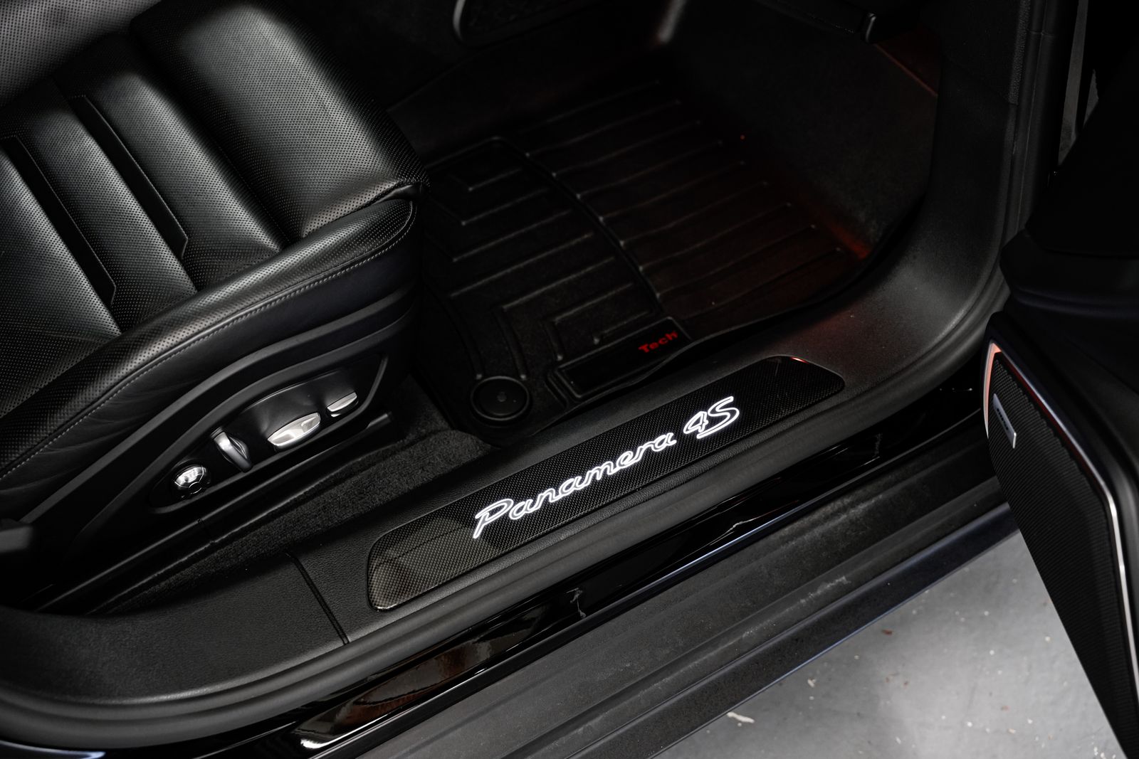 2018 Porsche Panamera Sport Turismo 4S — photo 24