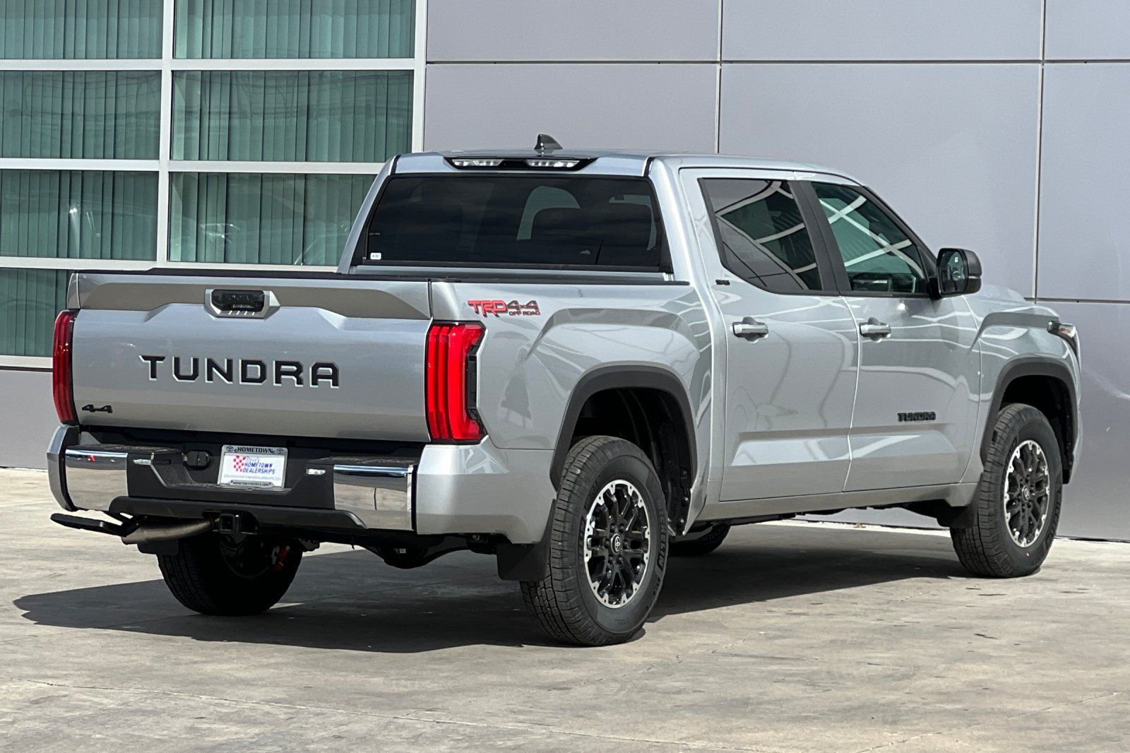 View vehicle photo 4