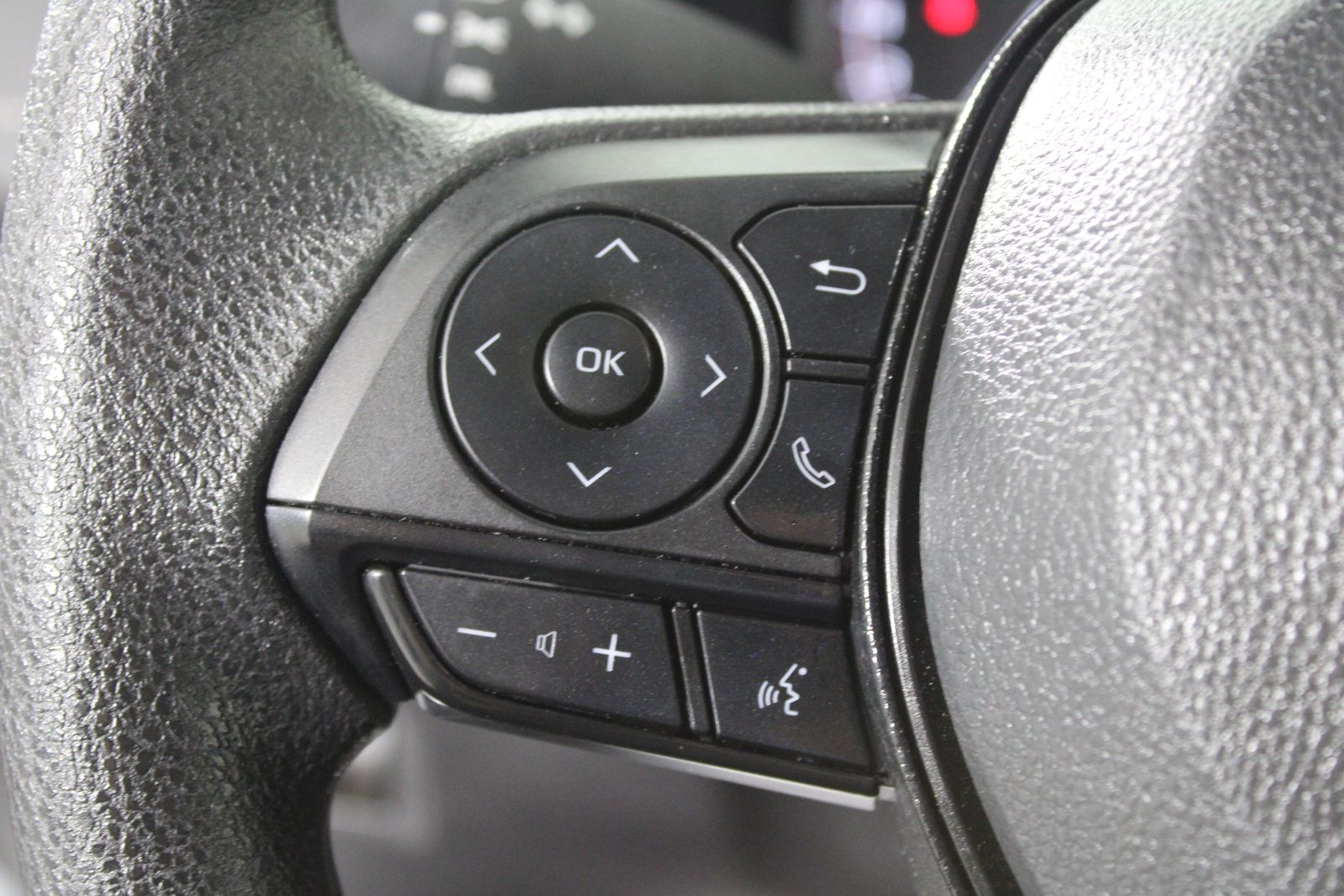 Used 2025 Silver Toyota LE image 27
