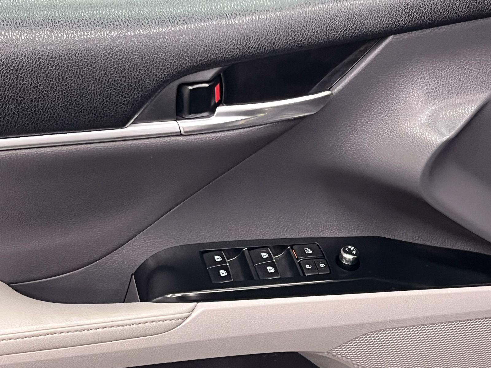 used 2020 Toyota Camry Hybrid car, priced at $24,688