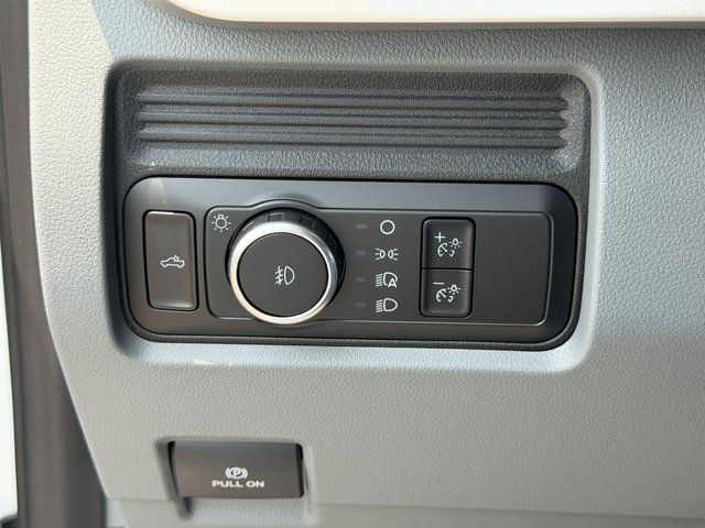 New 2026 Oxford White Ford XL image 31