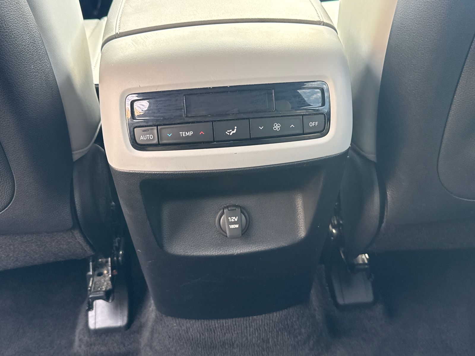 Used 2025 White Hyundai SEL image 25