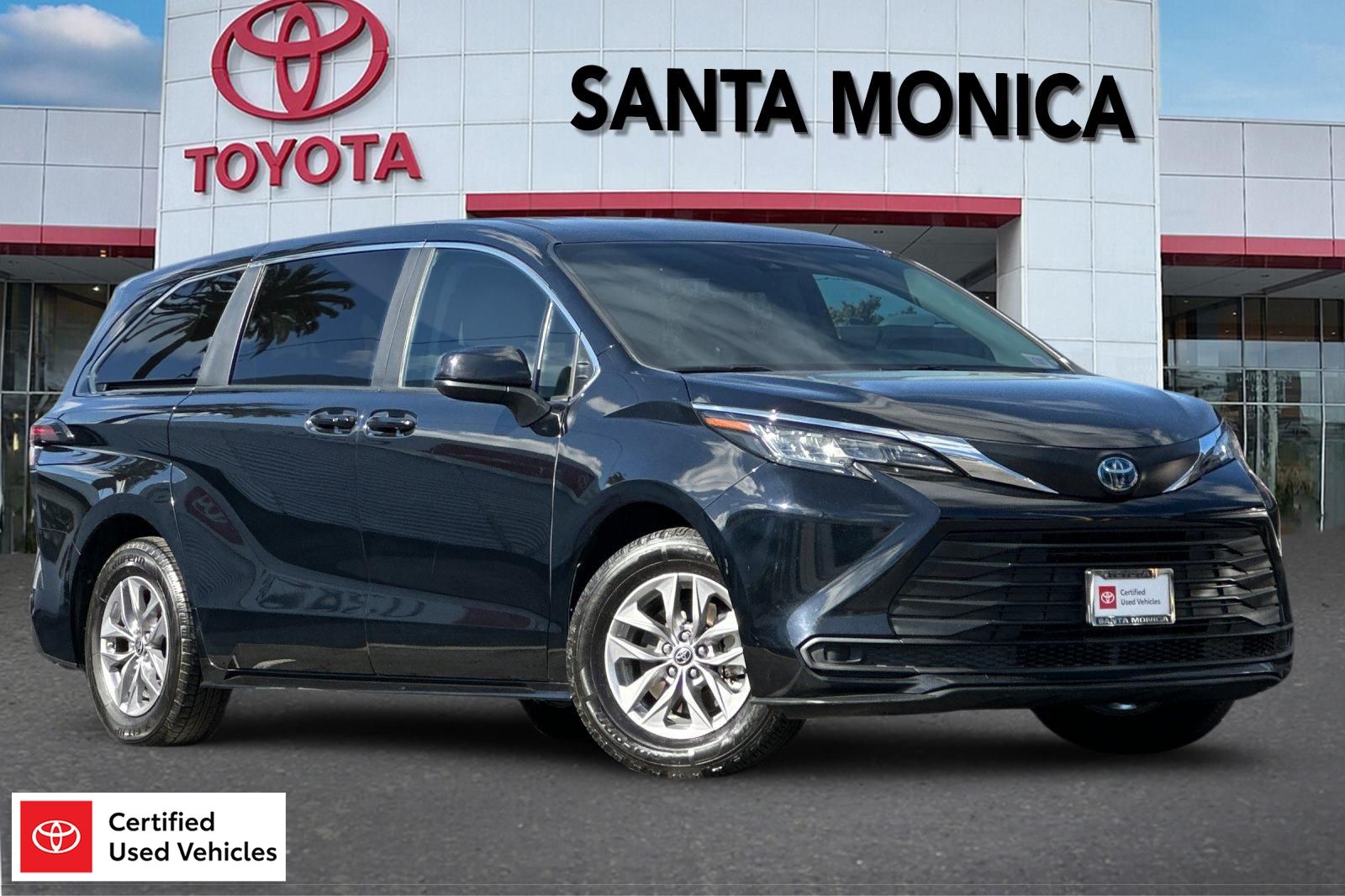 2023 Toyota Sienna LE 8-Passenger FWD