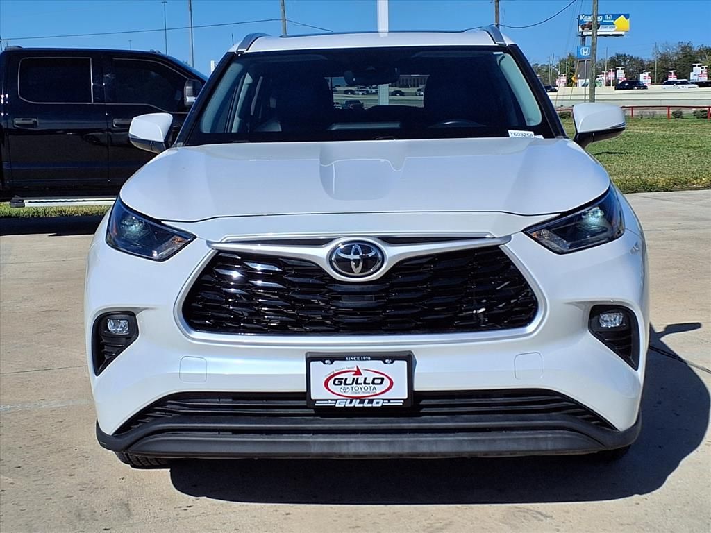 2022 Toyota Highlander XLE White at DeMontrond Mazda