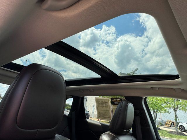 Used 2016 Red Jeep Trailhawk image 9