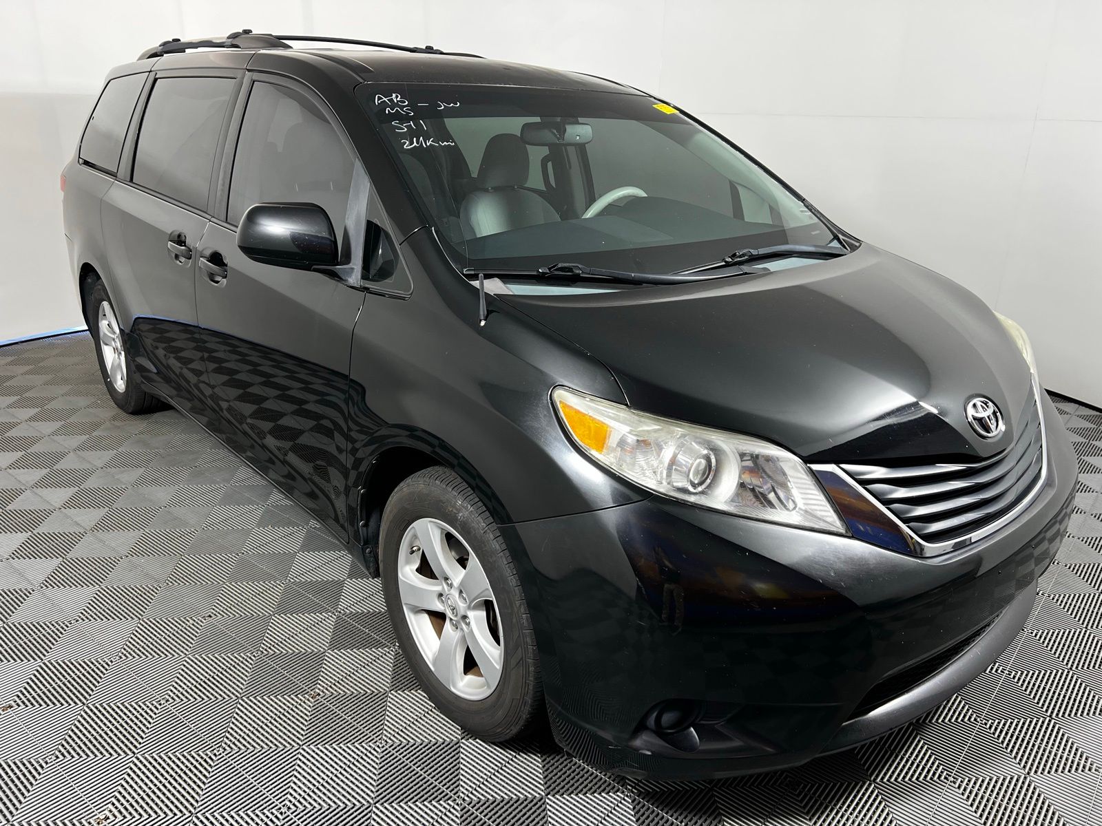 Thumbnail: 2013 Toyota Sienna - 3