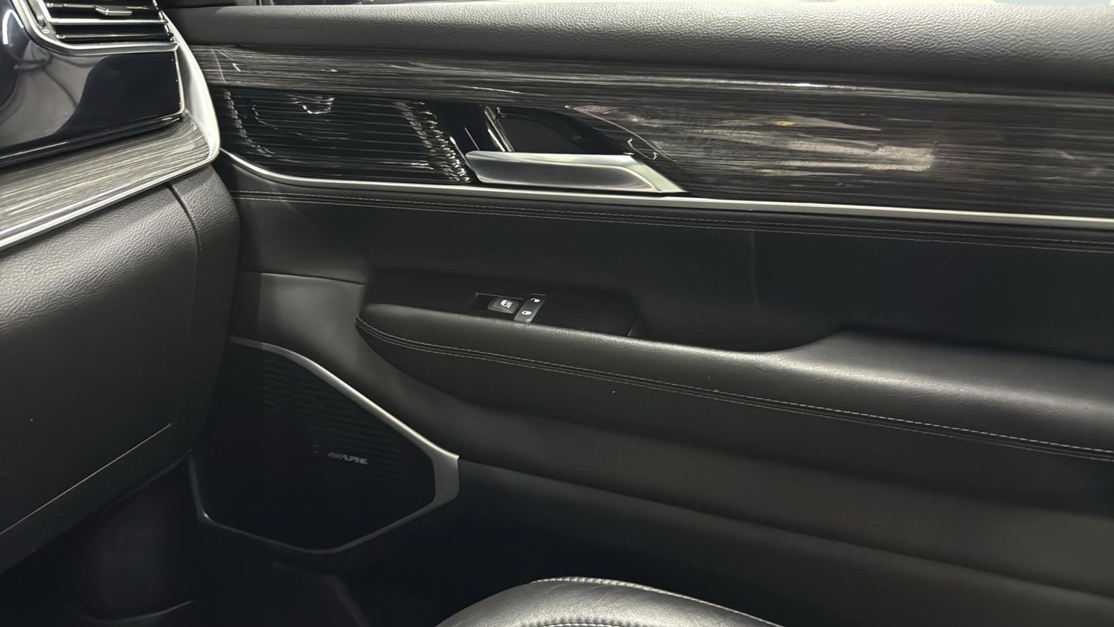 Used Car 2022 Jeep Wagoneer  Series Ii For Sale Under $40,000 In Austin, Texas