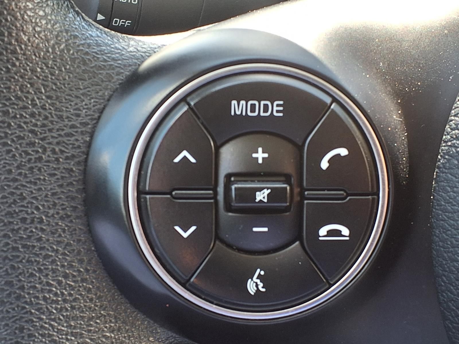 2022 Kia Soul LX White at Gullo Toyota