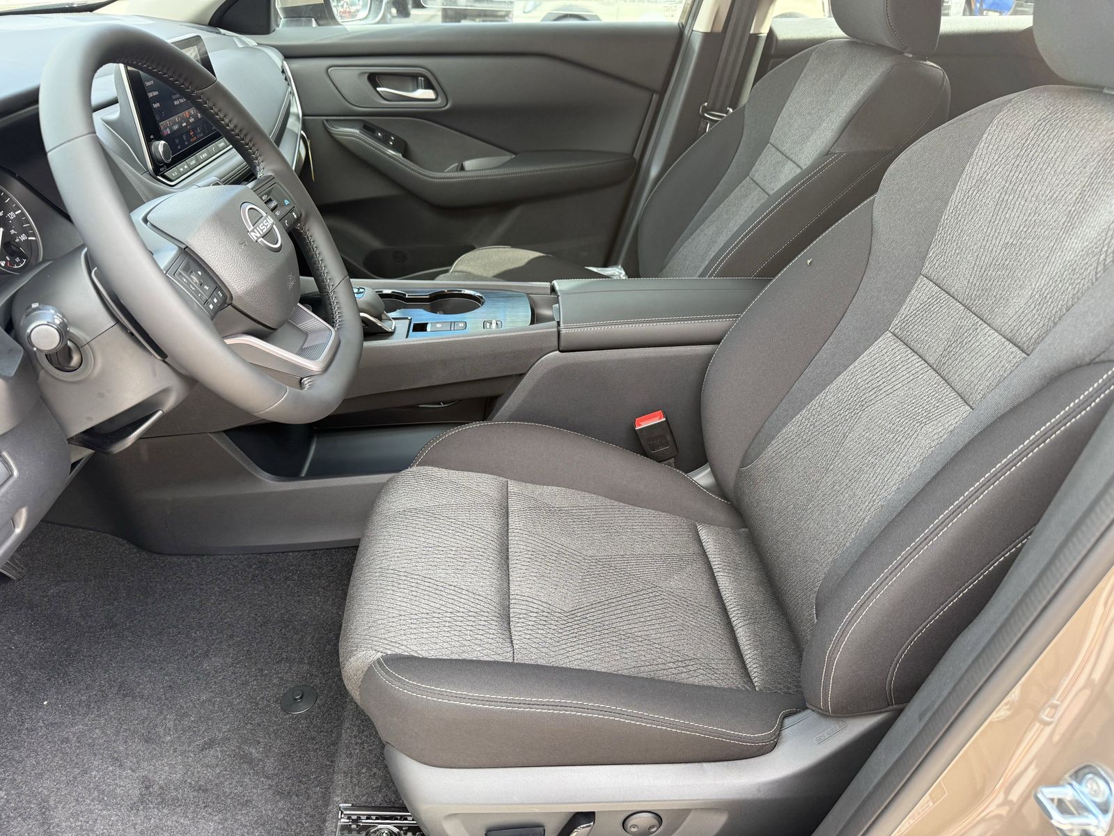 2025 Nissan Rogue SV photo 18