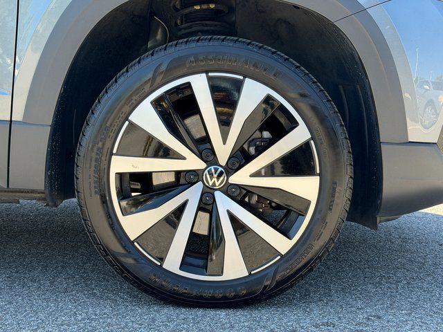 Used 2024 Gray Volkswagen 1.5T SE image 8