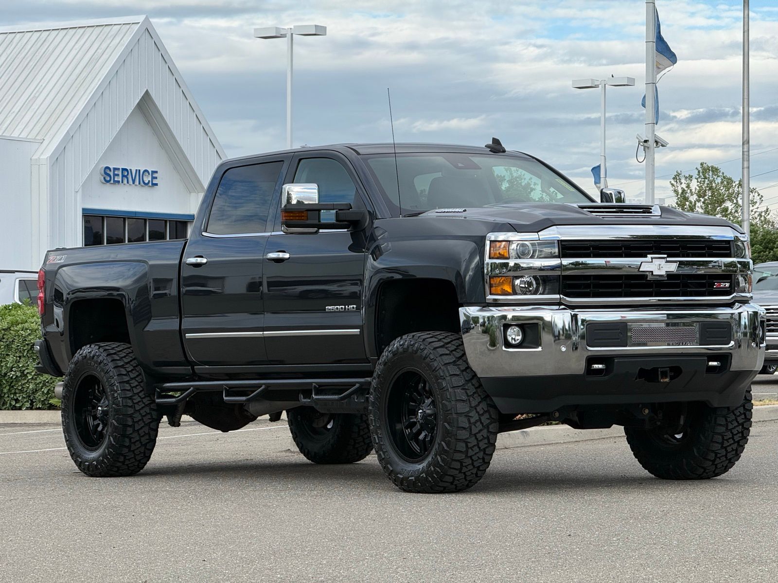Gray (Graphite Metallic) 2017 Chevrolet Silverado 2500HD LTZ Crew Cab 4WD Pickup Truck Four-Wheel Drive 6-Speed Automatic