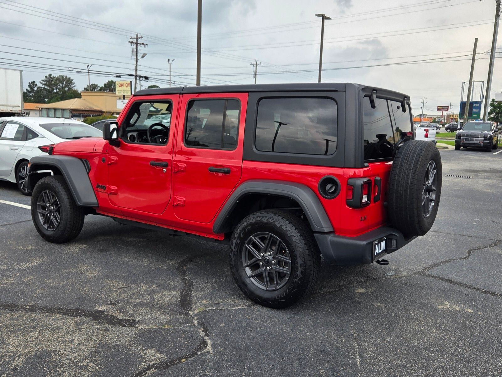 Used 2025 Red Jeep Sport S image 9
