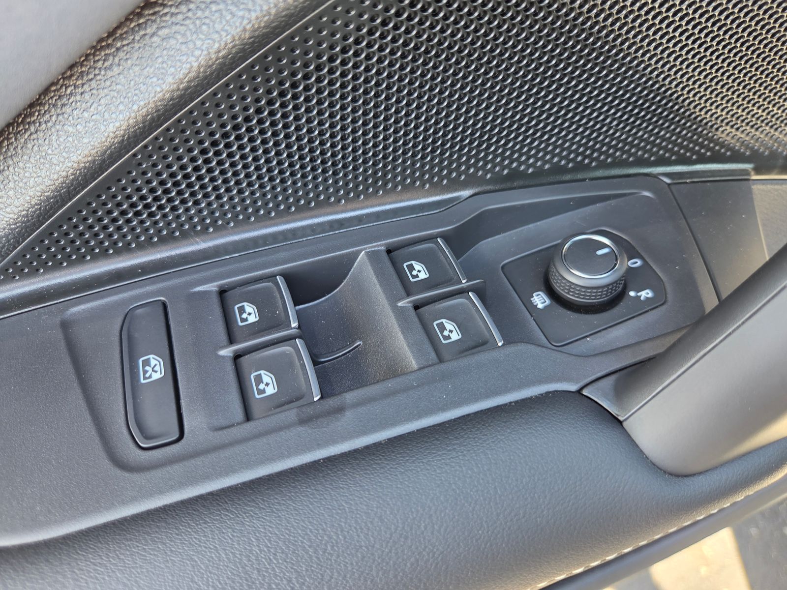 new 2026 Volkswagen Tiguan car, priced at $39,687
