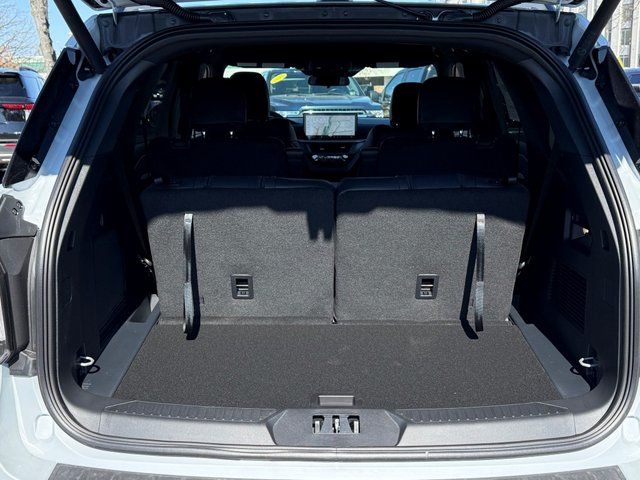 New 2026 Space White Metallic Ford ST-Line image 12