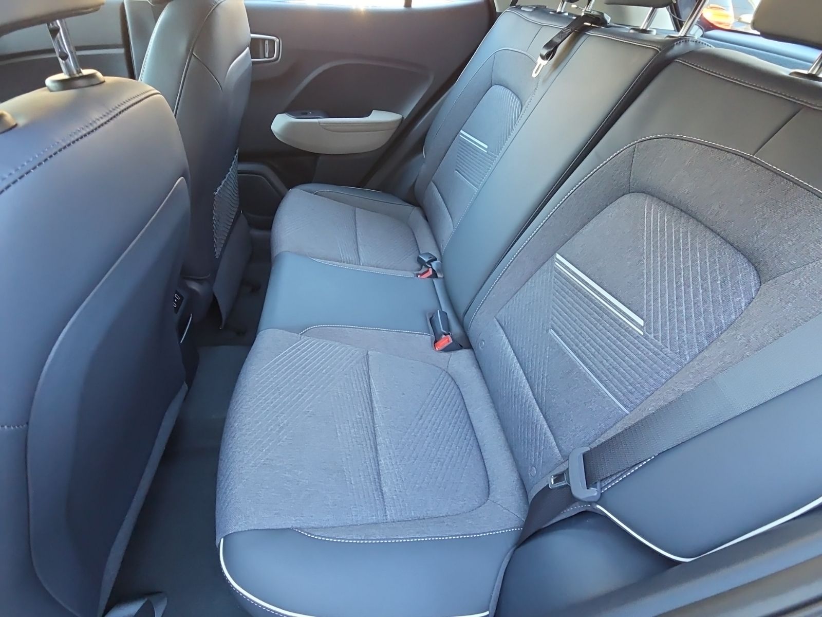 Used 2025 White Hyundai Limited image 7