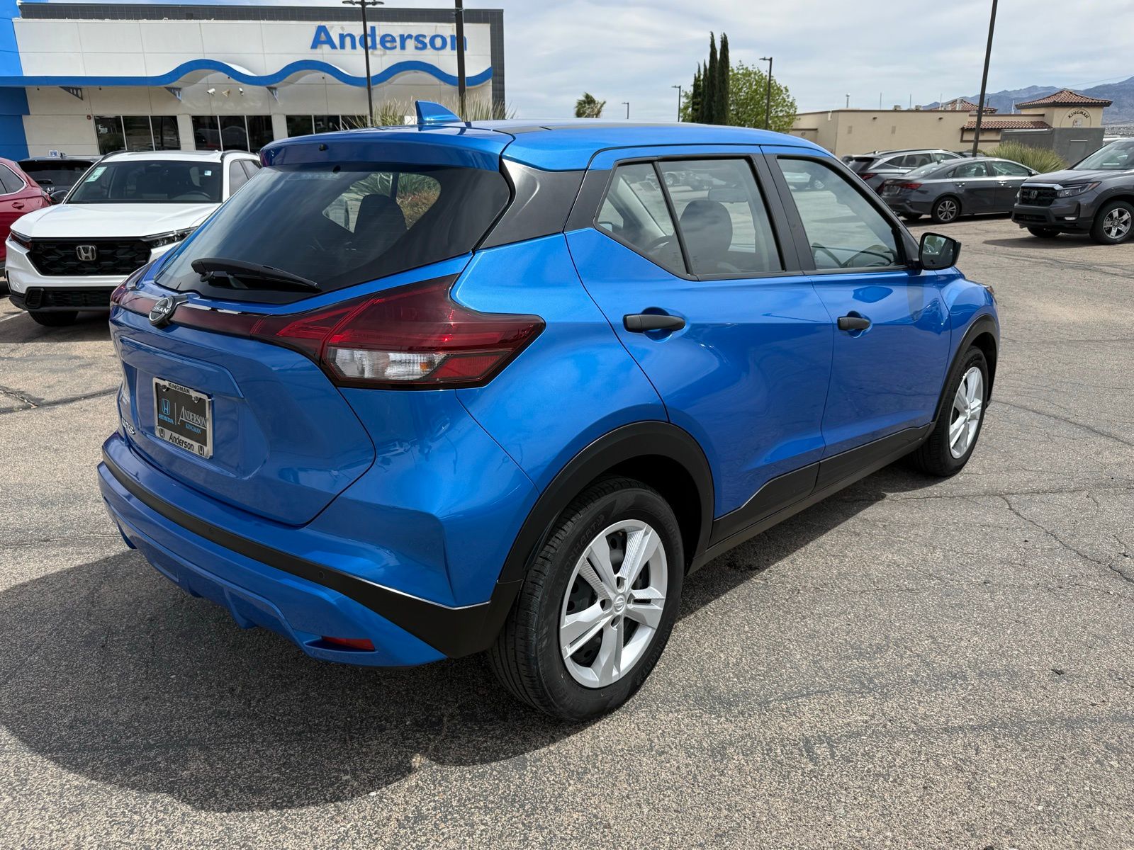 View vehicle photo 5