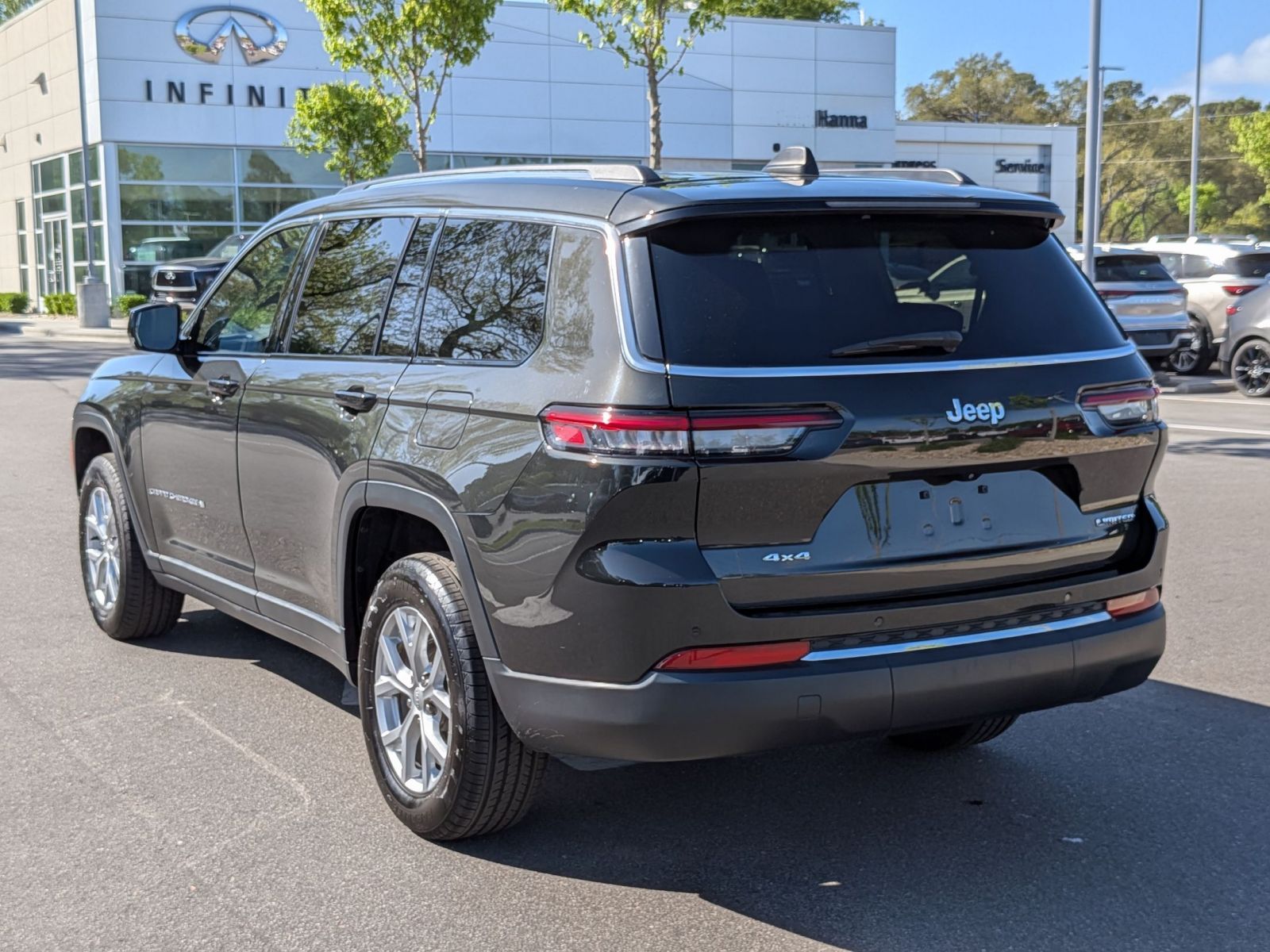 View vehicle photo 5