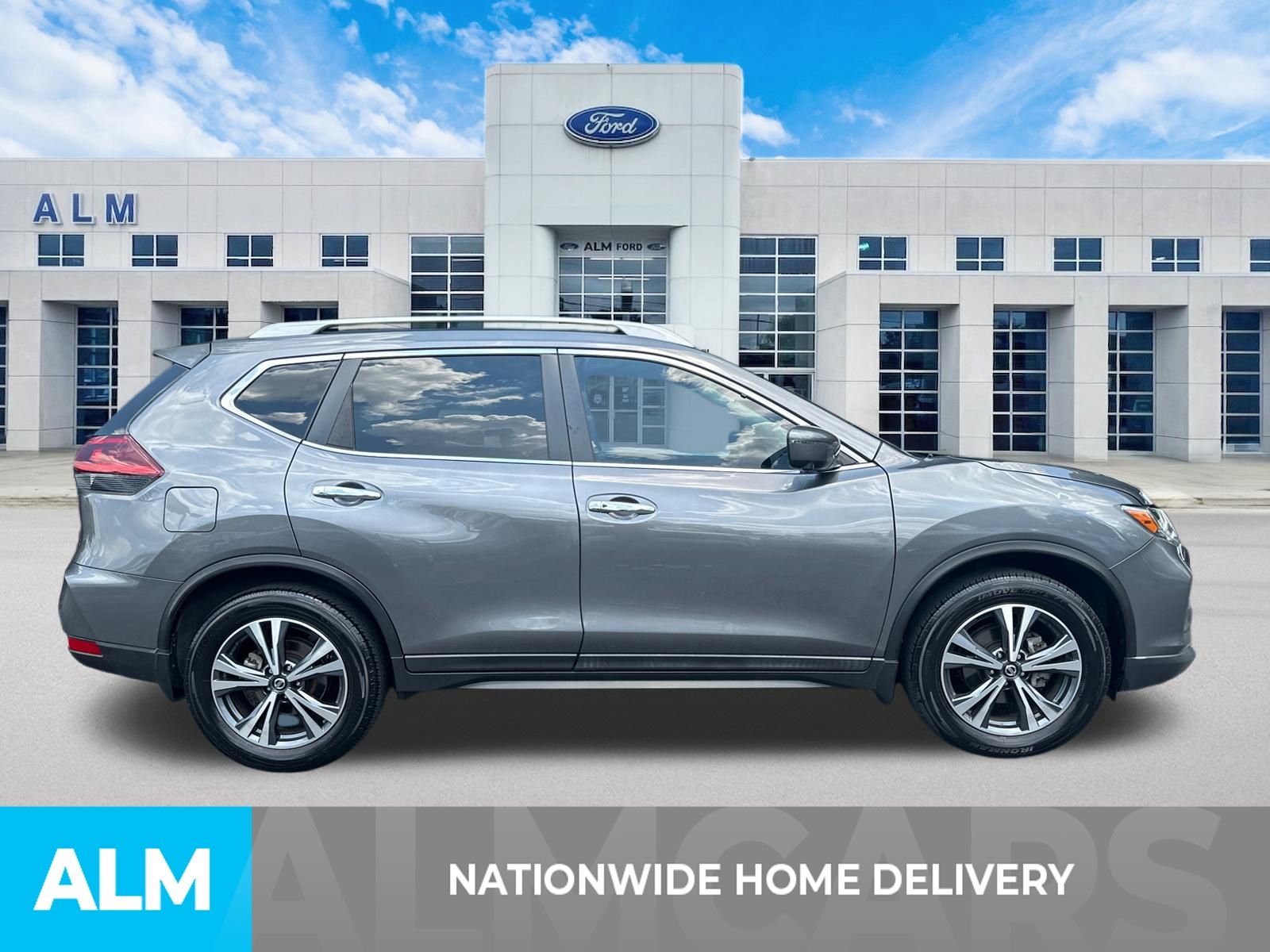 Used 2019 Gray Nissan SV image 4
