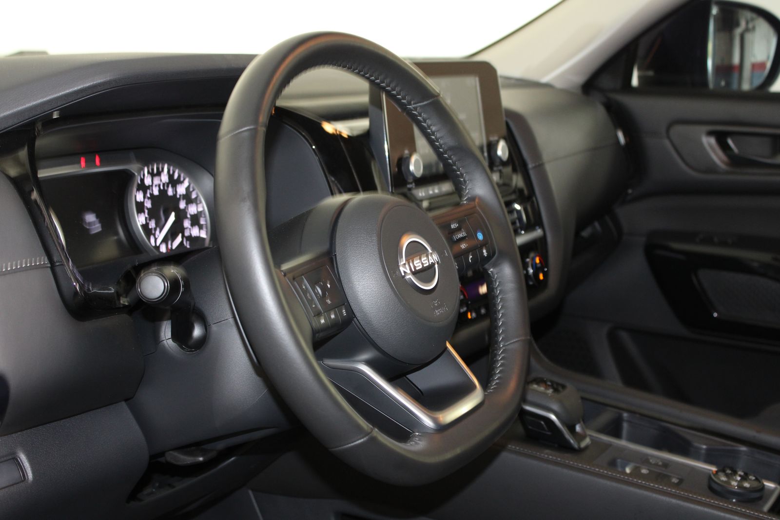 Used 2025 Blue Nissan SV image 22