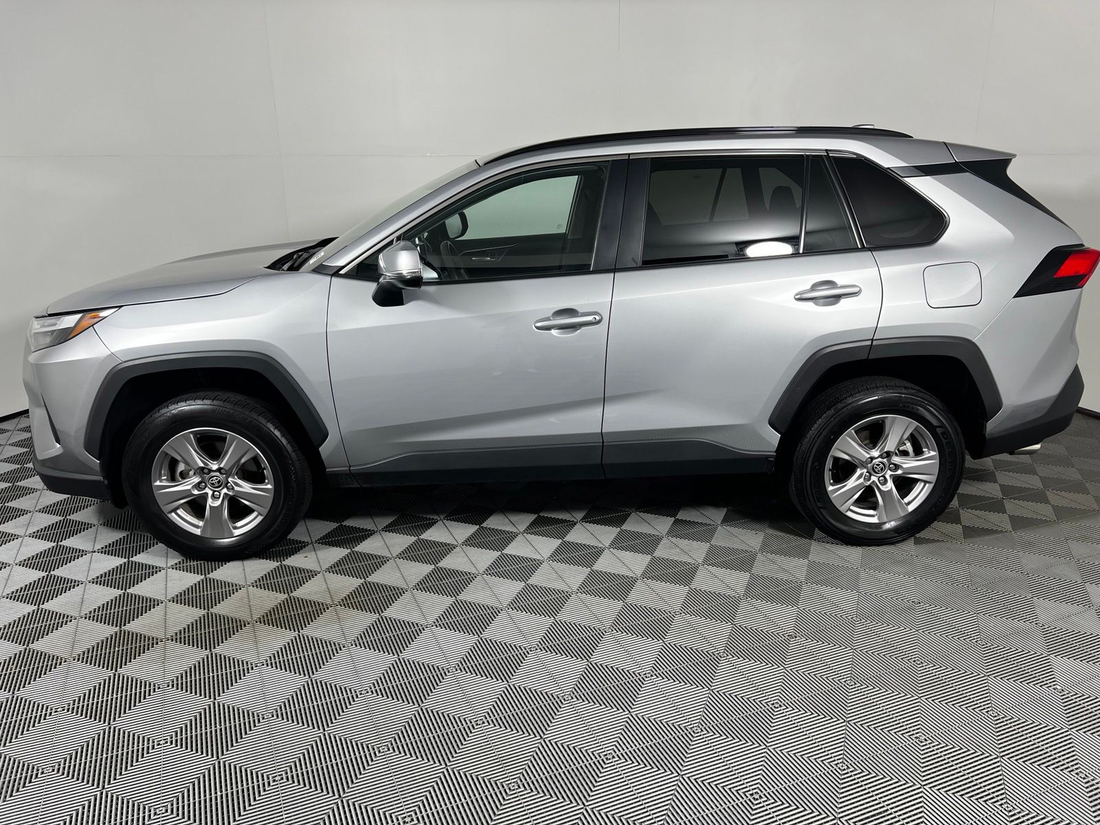 Thumbnail: 2025 Toyota RAV4 - 8