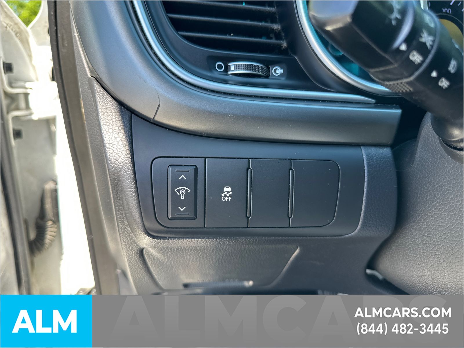 Used 2015 White Kia LX image 28