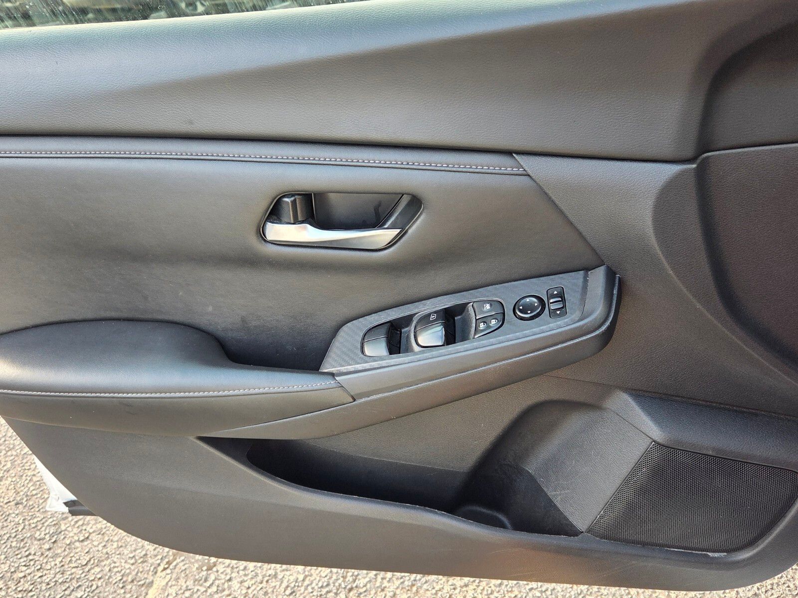 Used 2024 White Nissan SV image 29