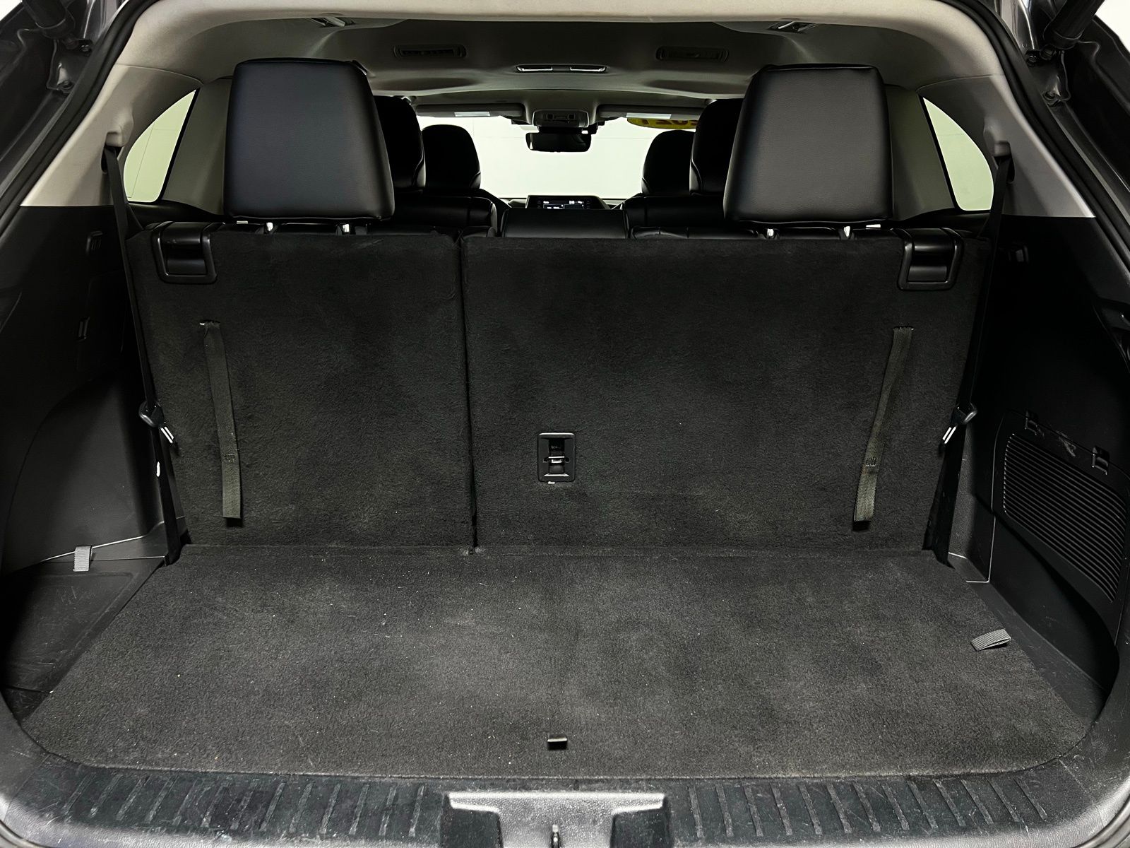 Thumbnail: 2021 Toyota Highlander - 26