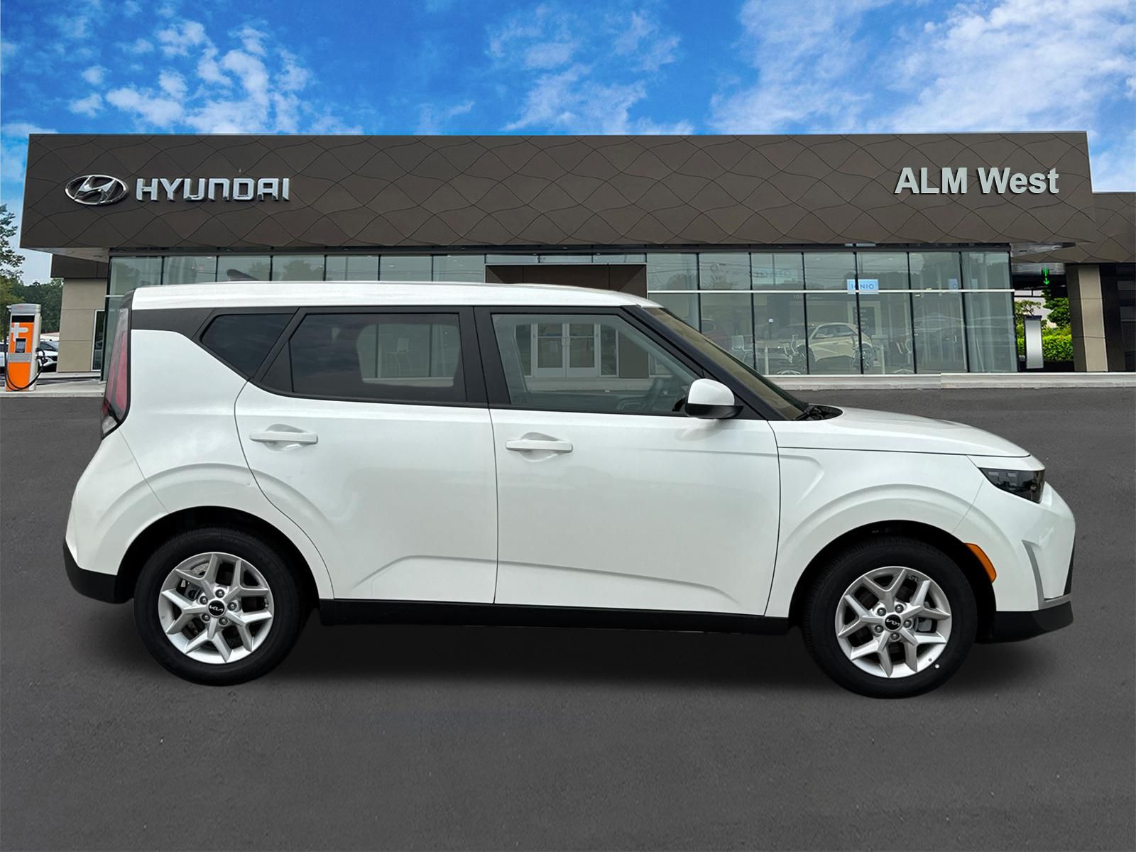 Used 2025 White Kia LX image 4