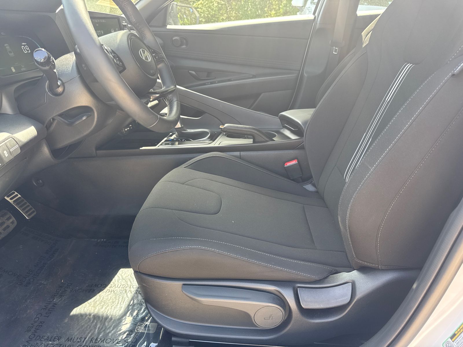Used 2025 White Hyundai SEL Sport image 9