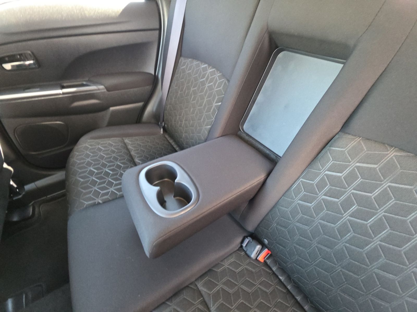 Used 2024  Mitsubishi 2.0 ES image 32