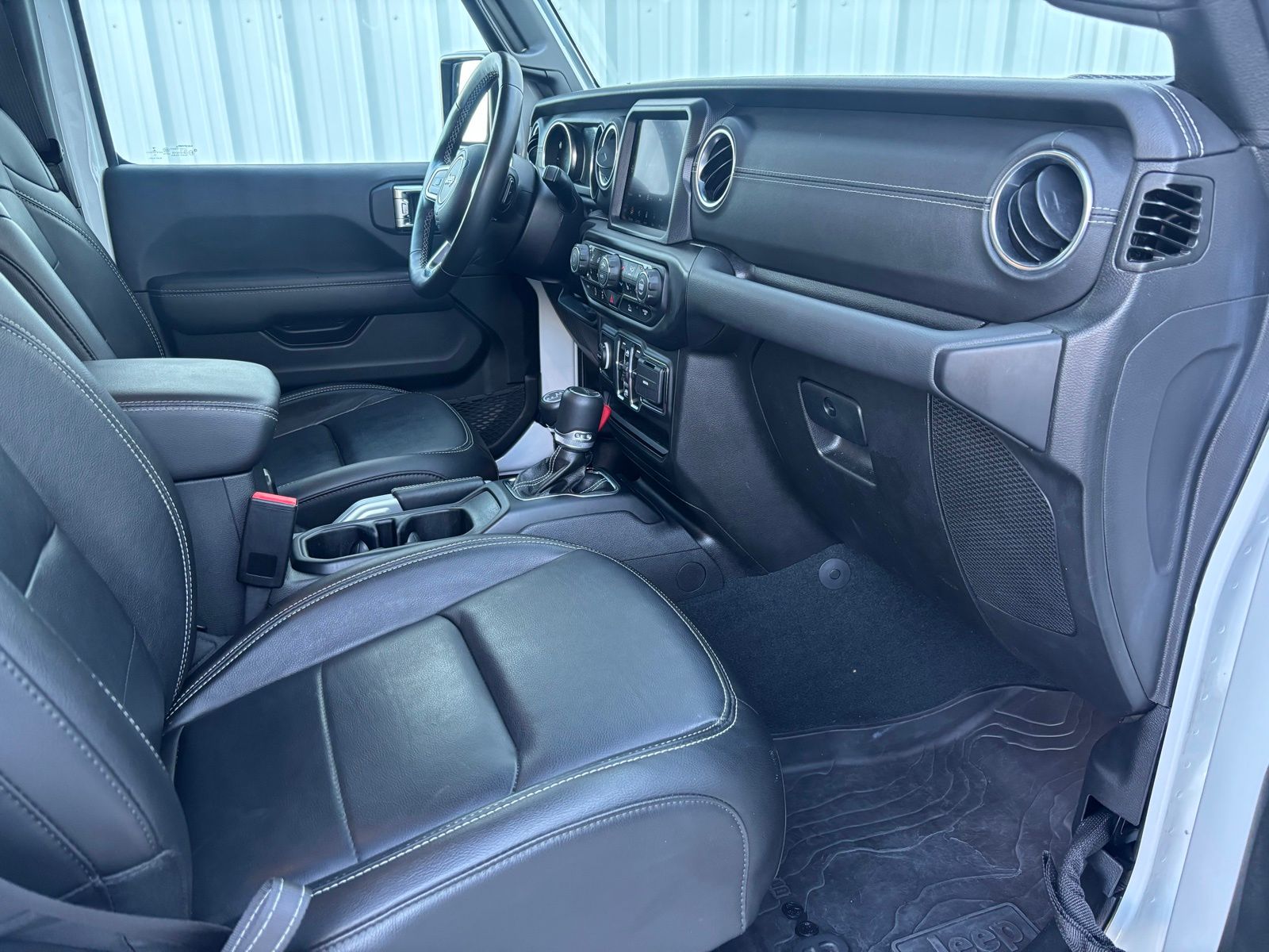 Used Car 2022 Jeep Gladiator  Overland For Sale Under $35,000 In Austin, Texas