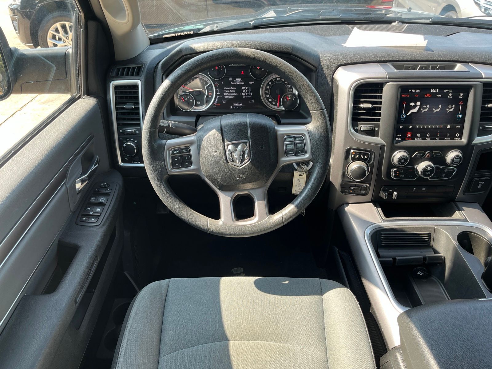 2023 Ram 1500 Classic SLT - 10