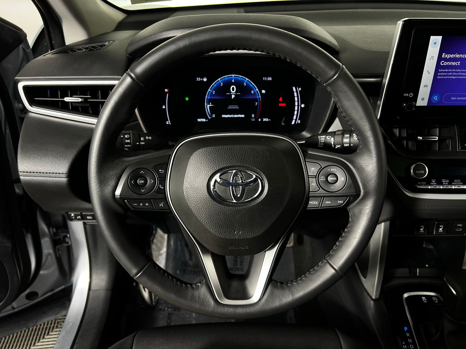 2024 Toyota Corolla Cross XLE 15