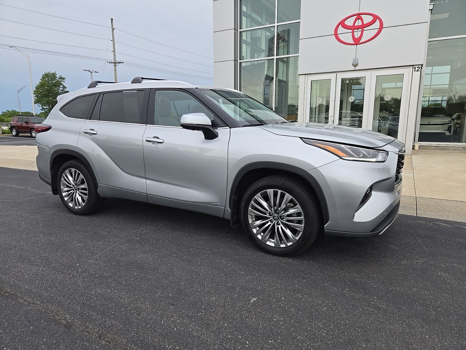 2024 Toyota Highlander Hybrid Platinum