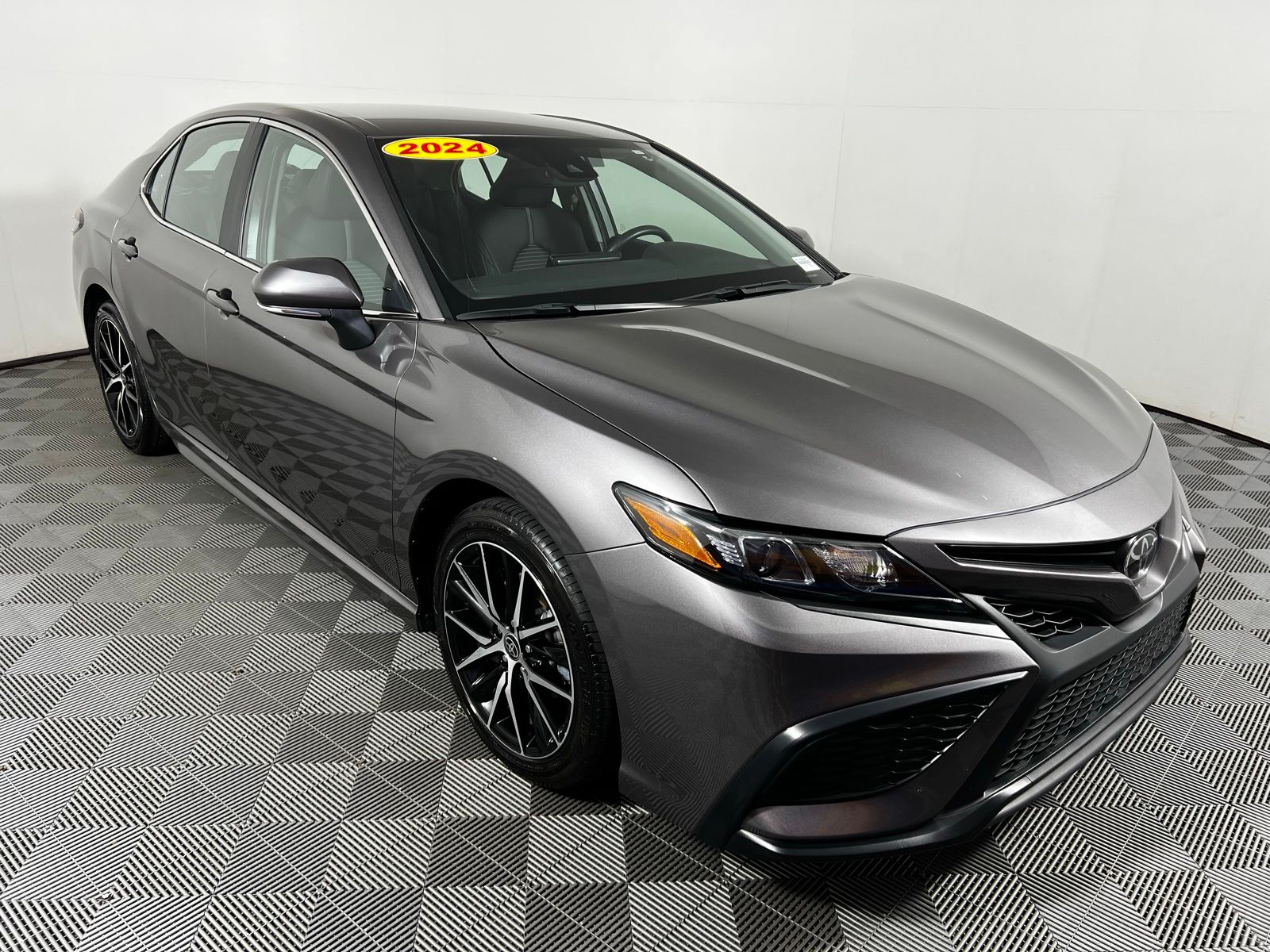 2024 Toyota Camry SE 3