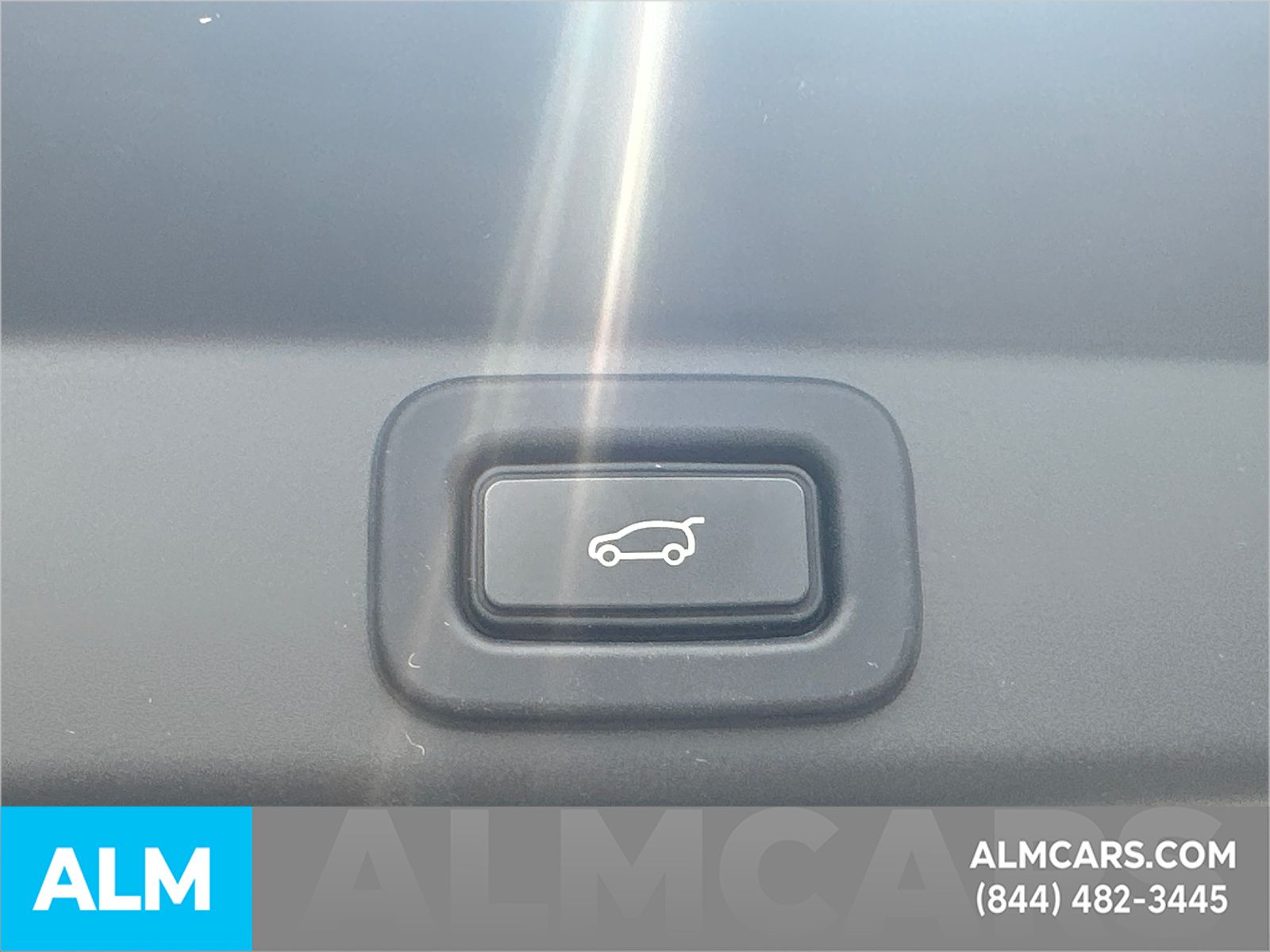 Used 2023 White Land Rover SE image 22