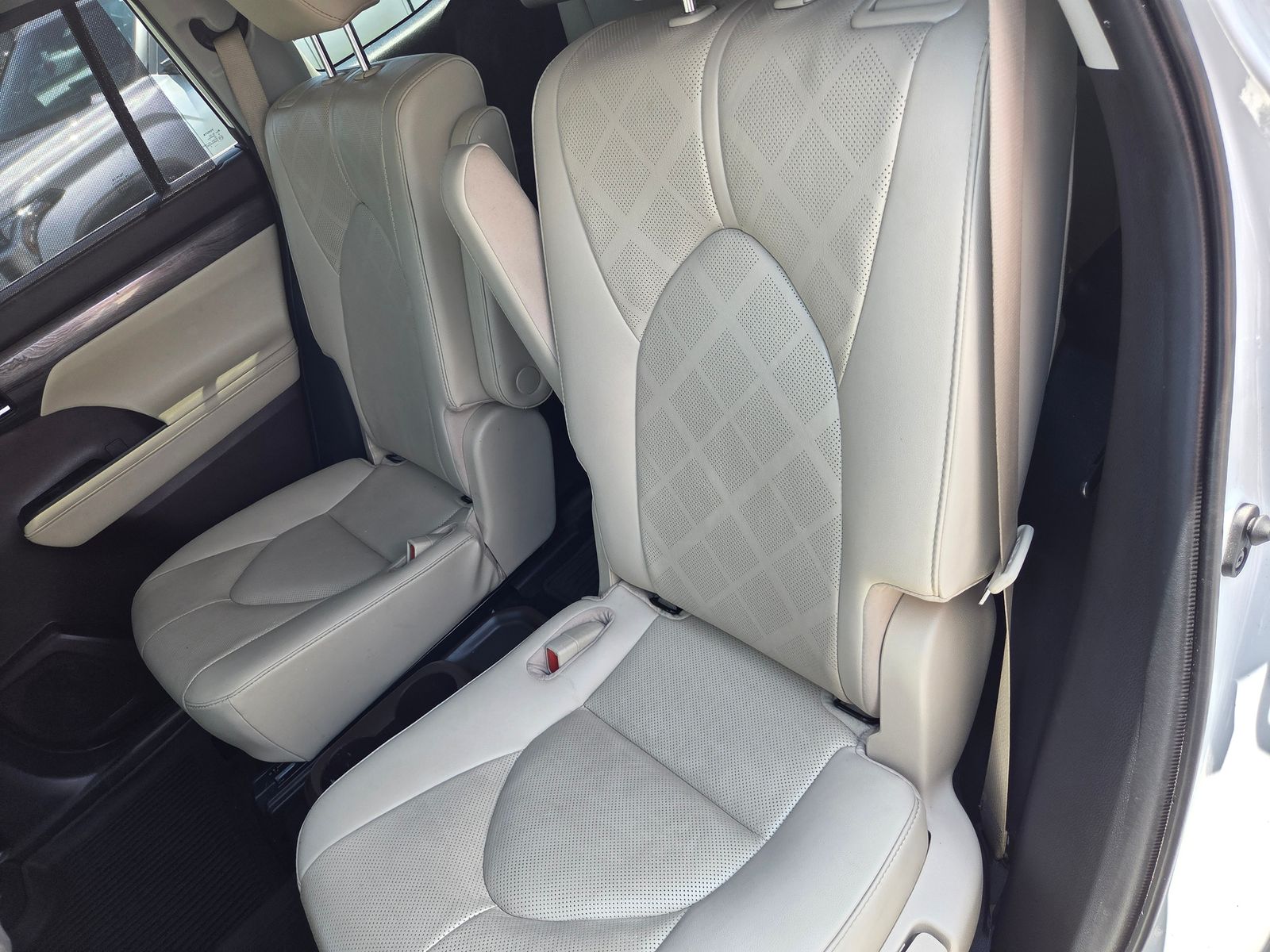 used 2021 Toyota Highlander car, priced at $29,325