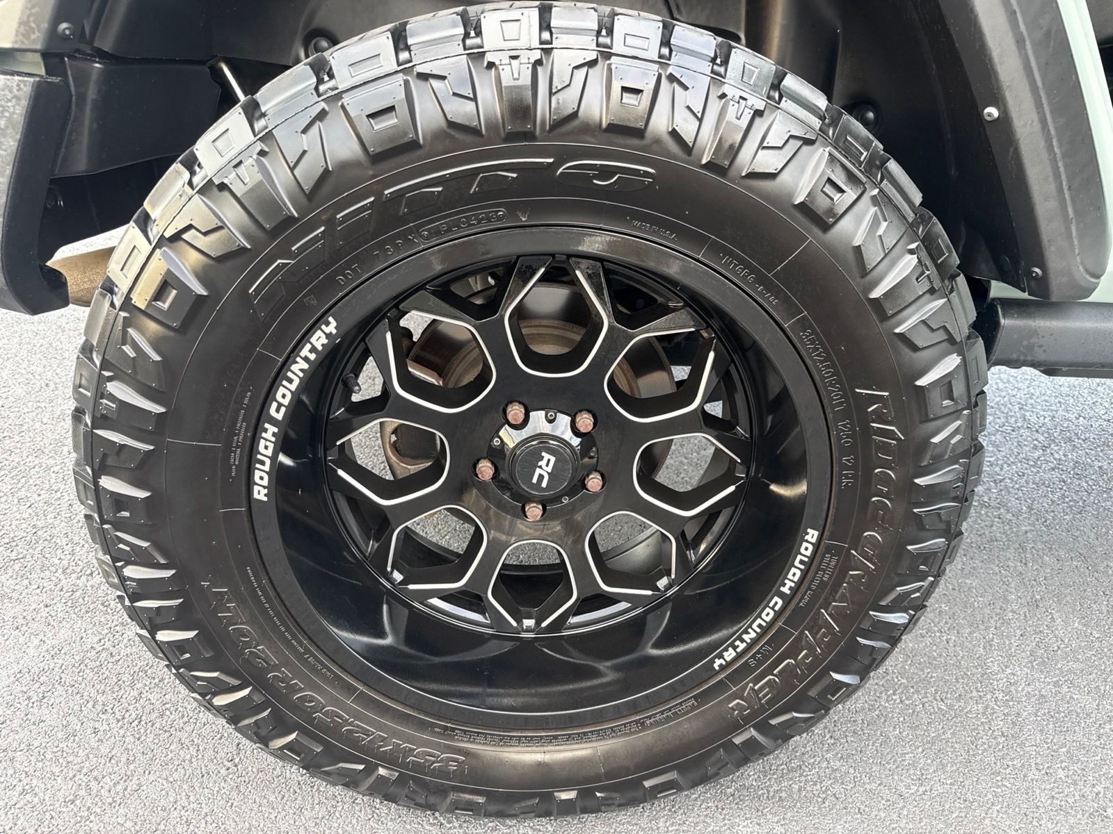 Used 2023  Jeep Sport image 20