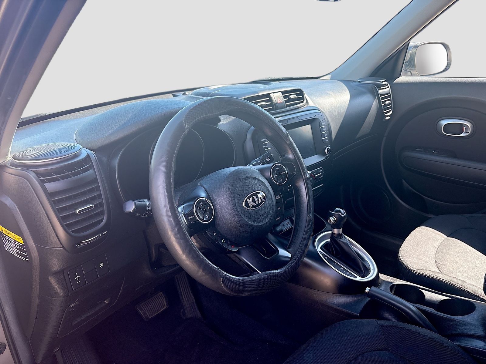 Used 2018 Gray Kia Plus image 9