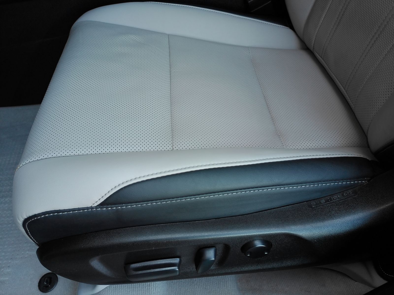 Used 2017 Silver Lexus 350 image 34