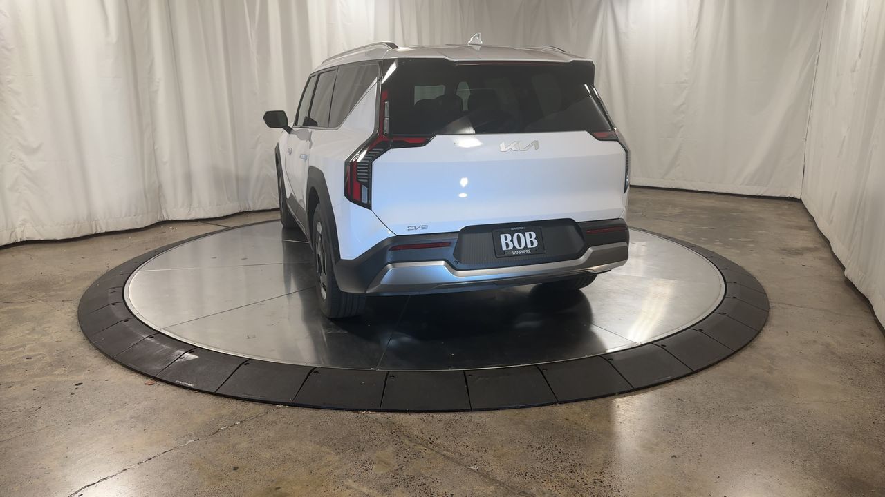 2026 Kia EV9 Wind photo 8