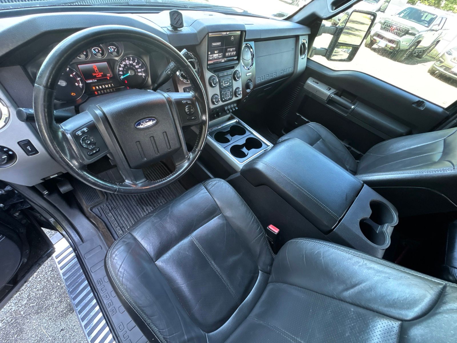 Used 2015 Tuxedo Black Metallic Ford Lariat image 34